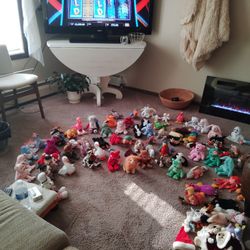 Lot Of  80 Beanie Babies!!