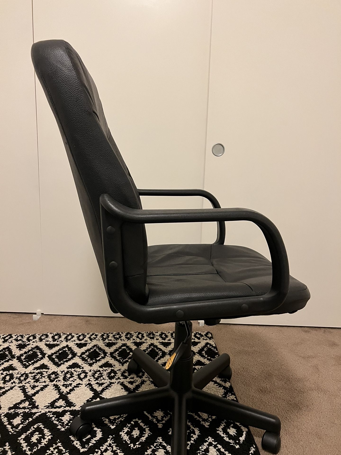 Office Rotating Leather Chair with multiple height levels 