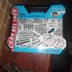 200 Piece Mechanical Tool Set