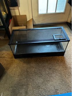 Reptile enclosure