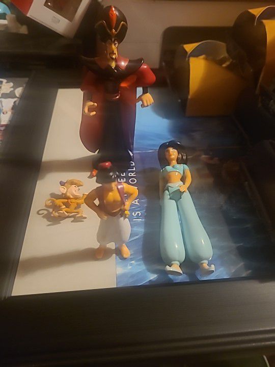 Vintage Aladdin figurines/toys