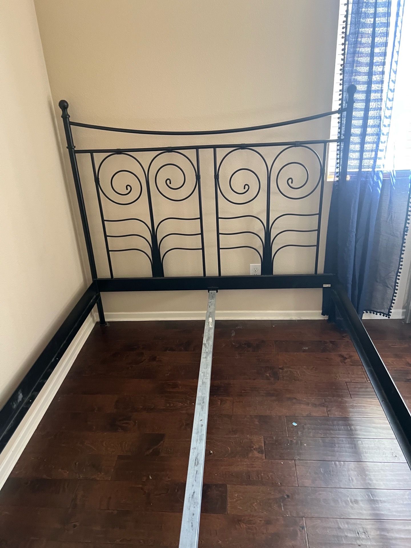 Black Metal queen size bed frame