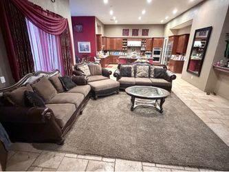Ashley Furniture luxury living room set in very good condition