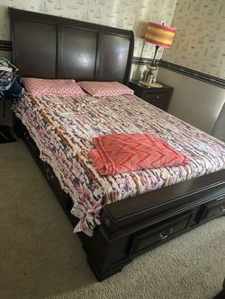 Queen mattress set