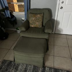 Green Lounge Chair 