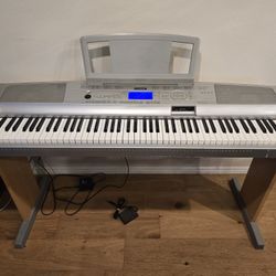 Yamaha PGX-500 Keyboard With Stand 