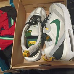 Nike Air Max Size 10 In A Half 