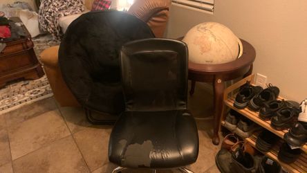 Free Chairs!!! Please Pick Up