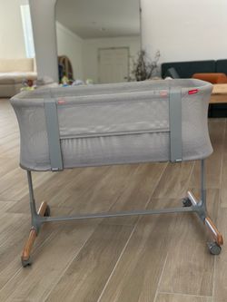 SKIP Hop Cozy up 2-in-1 Bedside sleeper & Bassinet