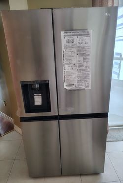 🧊 LG Stainless Steel Refrigerator/Freezer — Brand New & Unboxed!