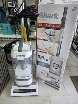 Shark Navigator Lift-Away ADV Upright Vacuum