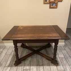 Vintage Dining Room Table & Chairs