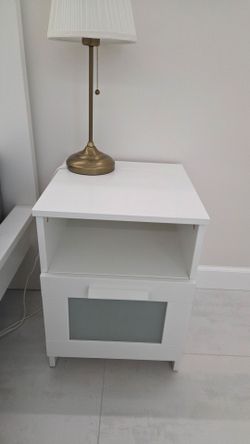 2 bedside tables