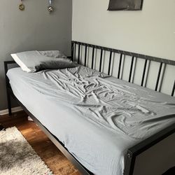 Day Bed With Lower Bunk 
