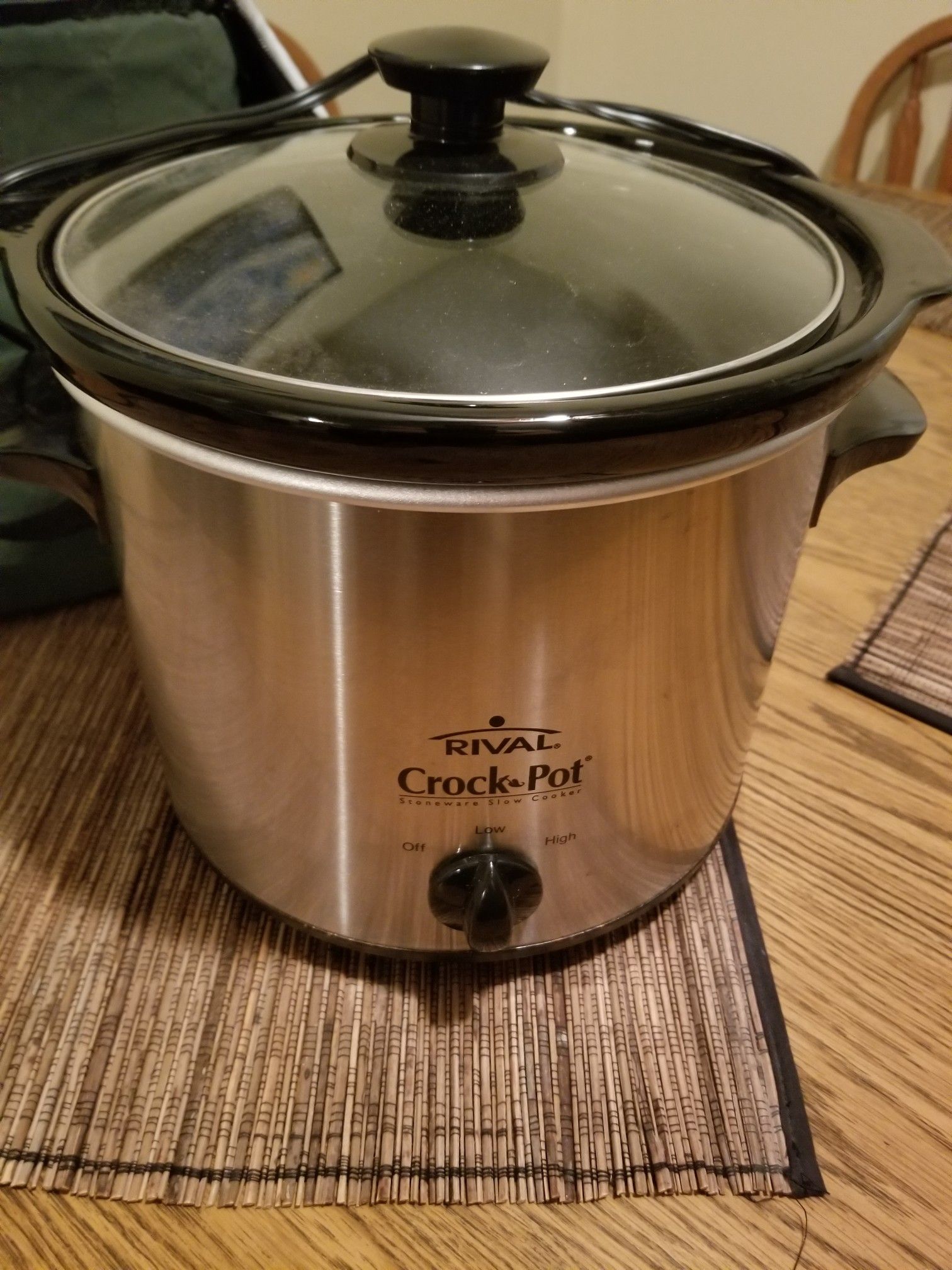 Slow Cooker Crock Pot with Traveling Case !!!!