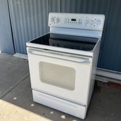 GE Electric Stove And Microwave 