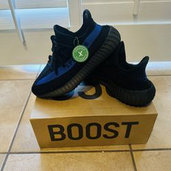 NEW! YEEZY  BOOST 350 size 5.5
