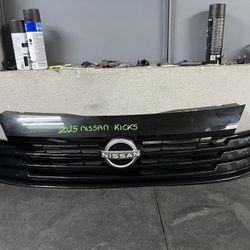 2025 NISSAN KICKS GRILL OEM USED #9118