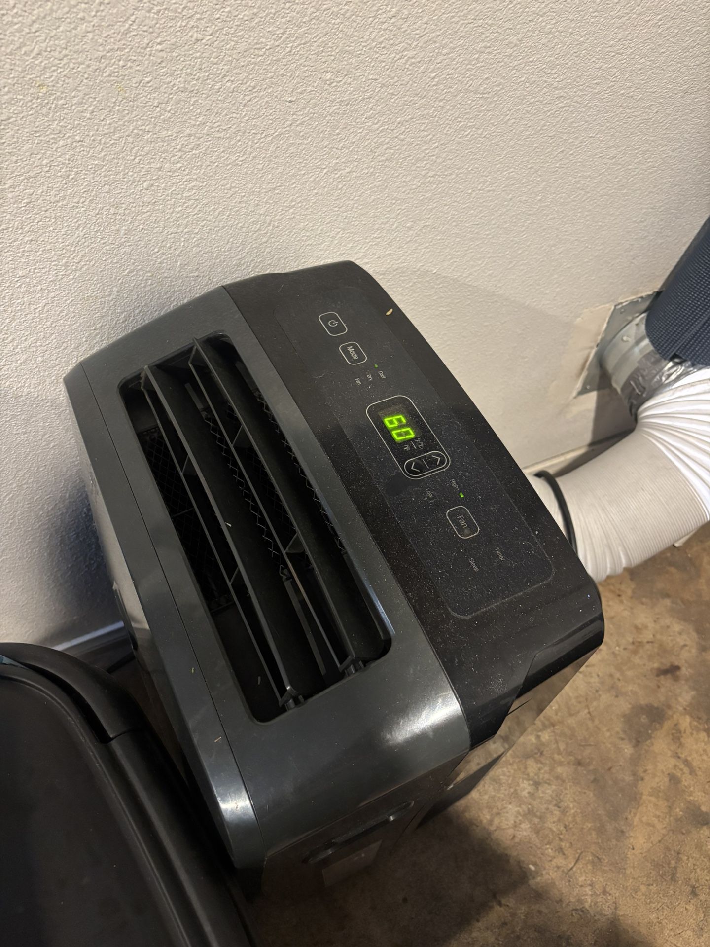 LG portable Air Conditioner 12kbtu