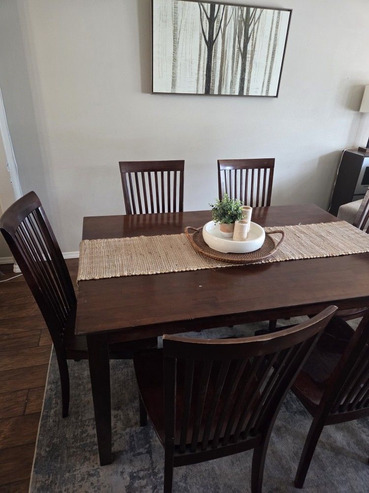 Expandable Dining Table With Hidden Leaf In Table And 8 Matching Chairs
