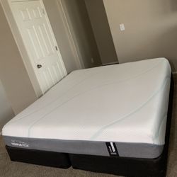 KING TEMPUREPEDIC ADAPT MEDIUM MATTRESS AND FREE BOX SPRINGS 