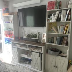 Book Shelves And Entertainment Station 