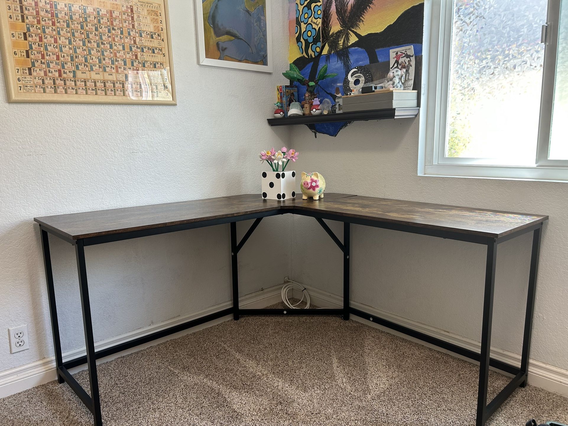 Beautiful Corner Desk in fantastic condition!