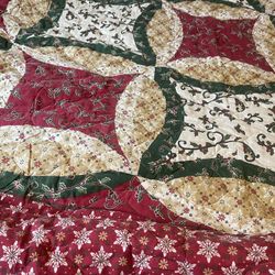 Better Homes 🎄bedspread Queen, $17