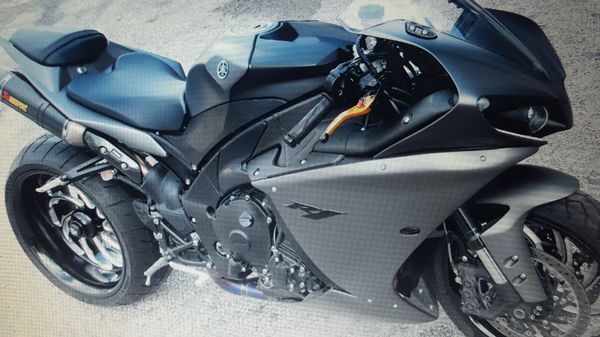 Black2008 yamaha r1