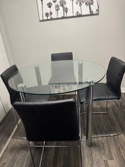 Glass dining table +4 chairs