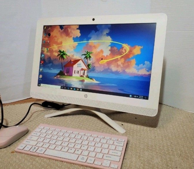 Like New HP 20 Inch All In One Desktop PC Keyboard & Mouse Is Included 