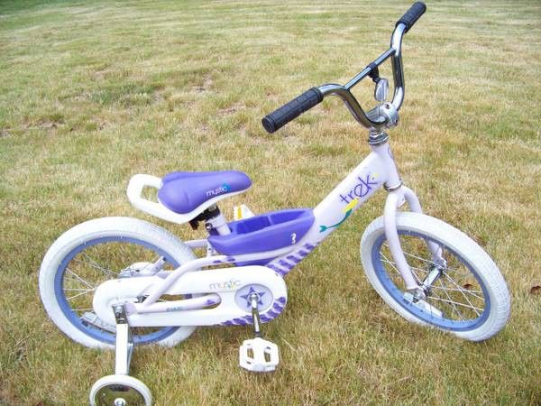 Very Nice 16" Girls Bike Trek Mystic with Training Wheels