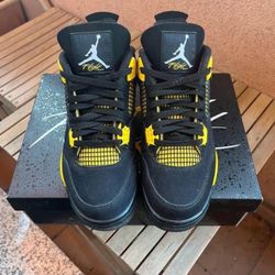 Jordan 4 “yellow Thunders” Size 9