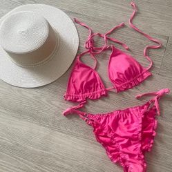 Bikinis 👙 BRAND NEW Conjunto Including Hat 👒 