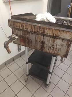 Comercial gas chargrill