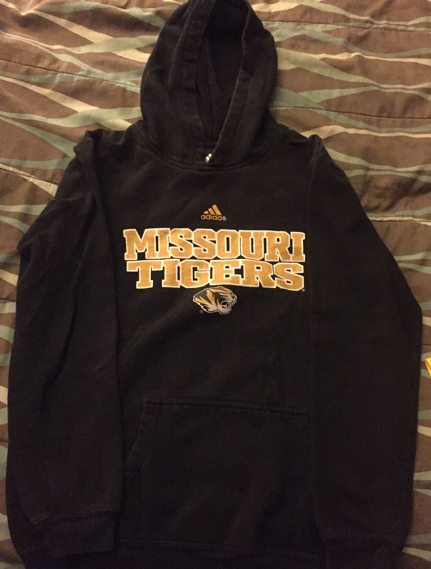 Boys adidas hoodie size XL 18