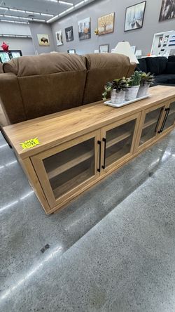 82” TV STAND