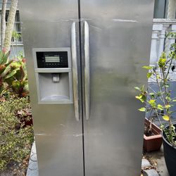 Refrigerator- Frigidaire 