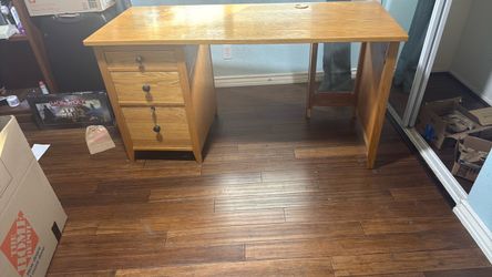 Wood desk 3 drawers