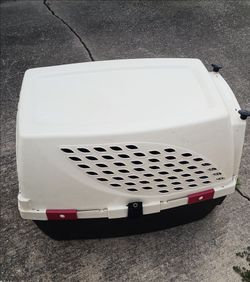Nature’s Miracle Pet Suite Hard-Sided Pet Carrier