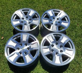 Chevy -OEM original rims 6 lugs 17x8 in excellent condition 6x139.7 (6x5.5) 6 lugs
