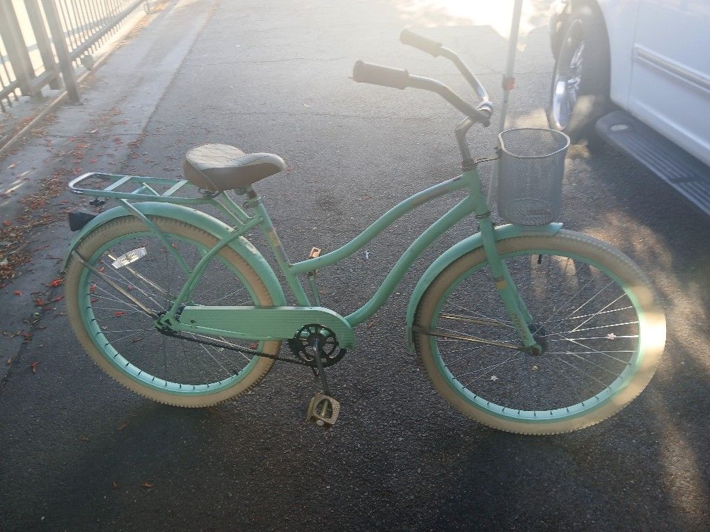 Women's 26" Huffy Deluxe Beach Cruiser Bike 