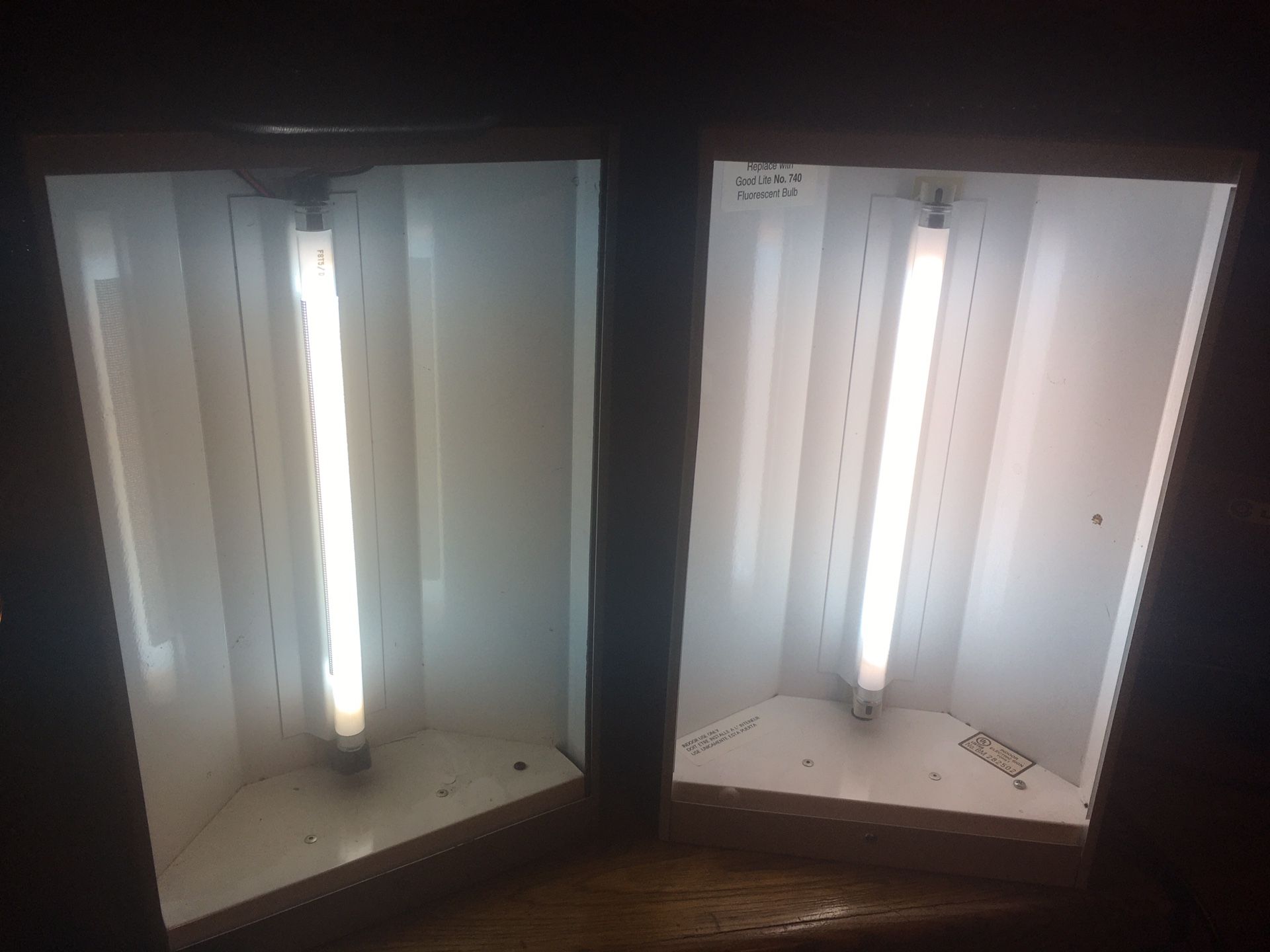 1 Fluorescent Light Fixture Good Lite Model A 600