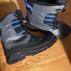 Columbia Boys Size 6 Snow Boots 