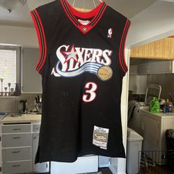 Men’s Small Sixers Jersey 