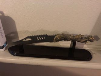 Dragon cutlery display
