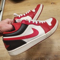 Jordan 1 Low Bred Size 9.5