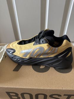 Yeezy 700 size 8