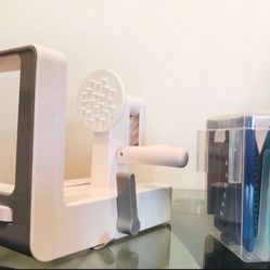 NEW . OXO Tabletop Spiralizer