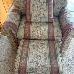 Oversized chair with Ottoman